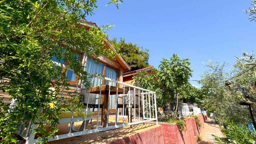 Gaia Bungalow Acomodação com café da manhã Ayvalı Exterior foto